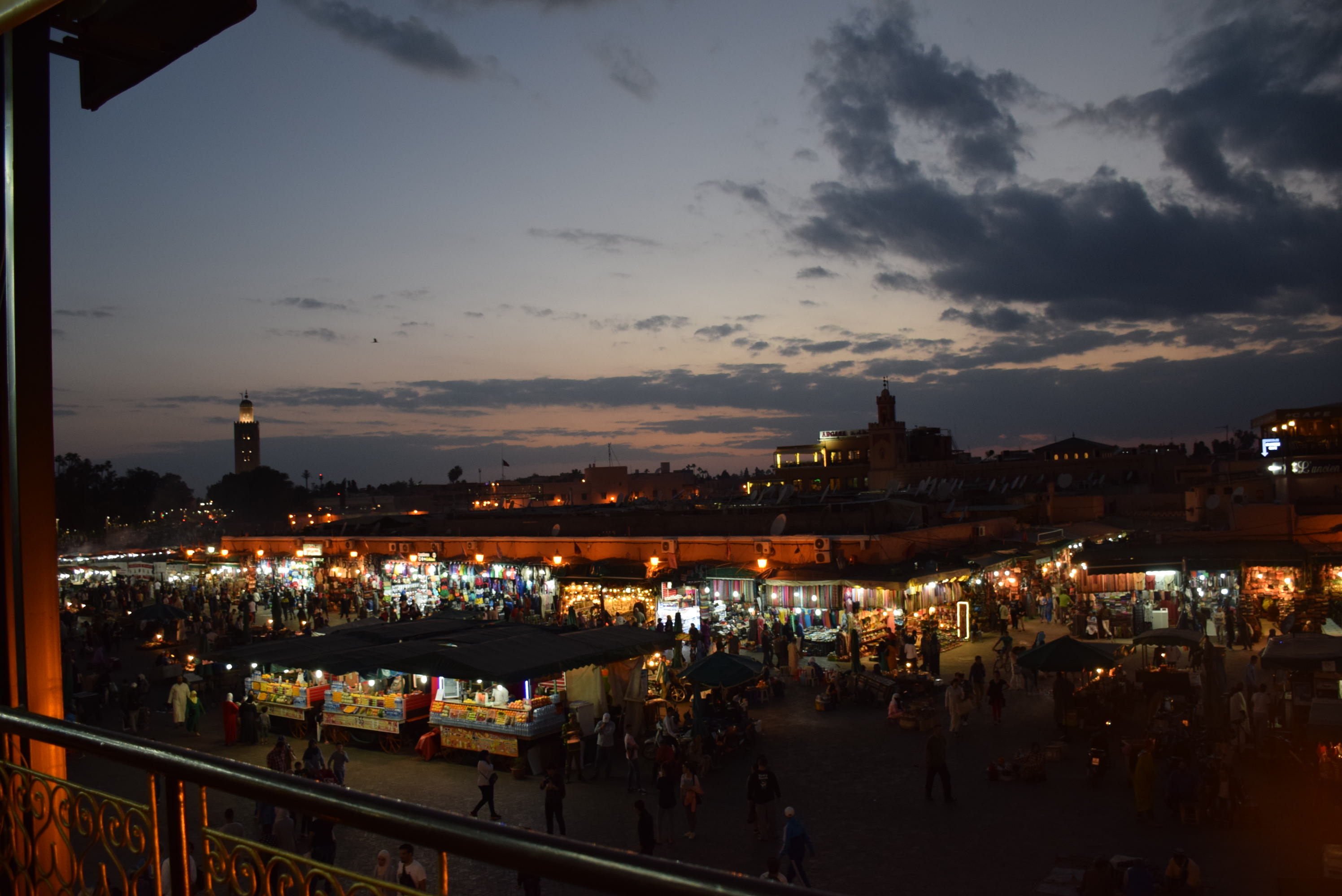 Ciel coucher du soleil place Jamâa El Fna Marrakech souk